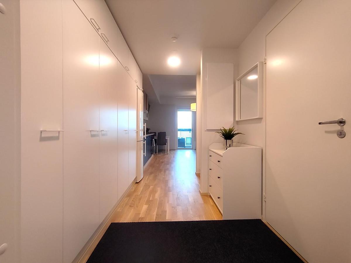 Fully Equipped New Apartment With Free Parking 탐페레 외부 사진